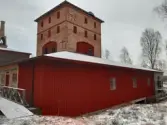 Hyttans södra fasad efter avslutade arbeten.