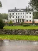 Fotografier från antikvariska medverkan  vid renovering av den norra fasaden vid Forsbacka herrgård, Forsbacka 20:9, Gävleborg, 2023.