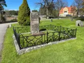 Gamla kyrkogården i Gävle, renovering av gravstaket med tillhörande stensocklar, etapp 2024. Gravvård GK10 0175 efter åtgärd