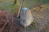 Skogen, äldre grindstolpar av sten vid väg 2127. Kvarnen 1:9  Ör