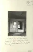 Skansen. Byggnader. Delsbogården före flyttningen. Västeräng nr 4. Genomsyn från vardagsstugan genom förstuga och förstukammareen till till herrstugan.
E.U.29480