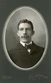 Porträtt av Ernest O. Oberg, 21 yrs. Aunt Sophie (enligt text baksida kort).