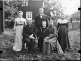 Familj invid bostad
