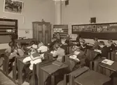 Skolhuset i Annedal (Annedalsskolan) uppfördes under åren 1881-1883 av byggmästare L. Forsberg och arkitekt var Carl Fahlström.
Göteborgs småskoleseminariums övningsskola andra klass.
Spekebergsgatan 3
