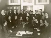 Fjällskolan uppfördes under 1888-1889 av byggmästare L. Forsberg och arkitekt var Hans Hedlund.
Fjällskolans personal firar Axel Roséns 60-årsdag.
Fjällgatan 40