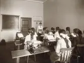 Hvitfeldtsskolan (Hvitfeldtska) uppfördes åren 1915-1919 och arkitekt var Ernst Torulf.
Högre folkskolan med lektion i maskinskrivning för flickor.
Rektorsgatan 2