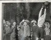 Kungsladugårdsskolan uppfördes under åren 1930-1932 och arkitekt var Ragnar Ossian Swensson.
Handboll.