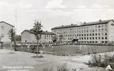 Göteborgs kommunala mellanskola uppfördes år 1935 och arkitekt var Sigfrid Ericson.
Burgårdens samrealskola.
