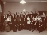 Styrelsen för Göteborgs folkskolors barnhem ca 1890-1900.
År 1903 anordnades inom avsöndringsskolan även ett folkskolans barnhem för sedligt försummade gossar.