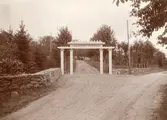 Streteredshemmet (Skolhemmet i Stretered) i Kållered, Mölndal, var en omfattande institution för barn och unga med intellektuell funktionsnedsättning, verksam från 1894 fram till 1990-talet.
Skolhemmet Stretered Huvudingång.