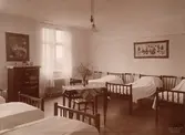 Streteredshemmet (Skolhemmet i Stretered) i Kållered, Mölndal, var en omfattande institution för barn och unga med intellektuell funktionsnedsättning, verksam från 1894 fram till 1990-talet.
Skolhemmet Stretered Sovsal.