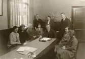 Västra Hagaskolan uppfördes 1863 av byggmästare A. Krüger som också var arkitekt.
Lärarpersonal vid Västra Hagaskolan.