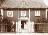 I Ulfstorp vid Underås bro hyrdes 2 småskolesalar och 2 lärarinnebostäder åren 1875-1886 av ägaren L. Lund. Till de hyrda lägenheterna hörde även den omgivande trädgård.