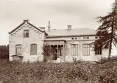 J. J. Ekmans skolhus i Kviberg var beläget ungefär vid dagens Kvibergsnäs Allé.
I undervåningen inrymdes skolsalar samt lärarinnebostaden och i en takvåning lärarbostaden. Undervisningen pågick under åren1875-1901.