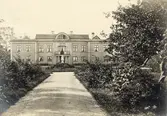 Landeriet Kristinelund.
Undervisningen pågick mellan åren 1881-1892 varefter skolbarnen flyttades till Landala skolhem som då stod klart för inflyttning.