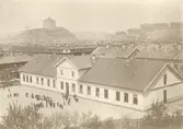 Gamla skolhuset i Annedal var beläget vid hörnet av Rygatan och Haga Kyrkogata och uppfördes 1876 av byggmästare F. O. Peterson och arkitekt var W. Lidblom.
