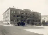 Landalaskolan uppfördes under åren 1890-1891 av byggmästare J. Dähn och arkitekt var Adrian Peterson.