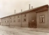 Skolhuset vid Kämpegatan uppfördes under år 1899 av byggmästare John Larsson och arkitekt var  byggnadsinspektör A. Nilsson.