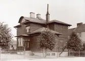 Ånässkolan uppfördes åren 1901-1903 av byggmästare: J. A. Forshell och arkitekt var Yngve Rasmussen.
Bostadshus vid Ånässkolan.