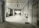 Götabergsskolan uppfördes under åren 1904-1906 av byggmästare Krüger & Son och arkitekt var Adrian Peterson.
Skolkorridor på Götabergsskolan.