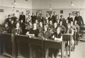 Rambergsskolan uppfördes åren under åren 1915-1916 av firman F. 0. Peterson & Söner och arkitekt var firman Arvid Bjerke & R. 0. Svensson.
Rambergsskolan 8:e klass 1926-1927.
Övre Hallegatan 1