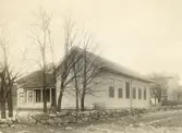 Torpaskolan, även kallad Gula villan, uppfördes år 1886 och arkitekt var Erik Ragndal. 