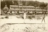 Strandliv vid Hotell Seeschloss i Binz på ön Rügen, sommaren 1930 (enligt text i album).