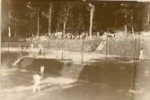 Tennisspel i Binz på ön Rügen, sommaren 1930 (enligt text i album).