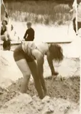 Badliv i Binz på ön Rügen, sommaren 1930 (enligt text i album).