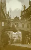 Schlossübergang, en historisk bro i Dresden som förbinder slottet med den katolska hovkyrkan, sommaren 1930 (enligt text i album).