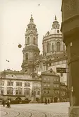 Prag: Malostranské námêsti (Lillstadens torg), sommaren 1930 (enligt text i album).