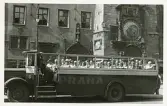 Turistbuss på guidad tur i Prag, sommaren 1930 (enligt text i album).