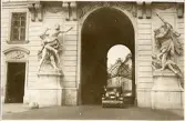Wien: Hofburgpalatset, sommaren 1930 (enligt text i album).