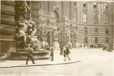 Wien: Innergården vid Hofburgpalatset, sommaren 1930 (enligt text i album).