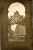 Wien: Michaelertor-port vid Hofburgpalatset, sommaren 1930 (enligt text i album).