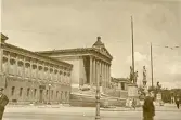 Wien: Parlamentet, sommaren 1930 (enligt text i album).