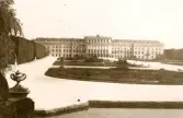 Wien: Schönbrunn fd. lustslott, sommaren 1930 (enligt text i album).