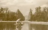 Wien: Schönbrunn fd. lustslott, sommaren 1930 (enligt text i album).