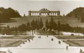 Wien: Schönbrunn fd. lustslott, sommaren 1930 (enligt text i album).