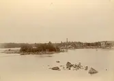 Parti vid Norrsundet med sågverksmiljö (enligt text i album).