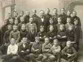 Krokslättsskolan stod färdig år 1911 och arkitekt var Rudolf Lange.
Lärare Hans Hultén med sin fjärdeklass.
Landshövdingegatan 1