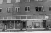 Riddaren 9. Byggnad I, fasad mot sydost.