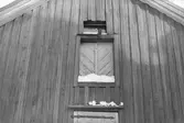 Borgmästaren 3. Byggnad III, detalj, glugg med talja.