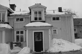 Fiskaren 7. Byggnad IV. Detalj av fasad mot sydväst.