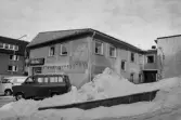 Fiskaren 7. Byggnad V. Översikt från syd. Bil-Nordlund.