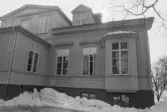 Vinstocken 2. Byggnad II. Del av fasad.