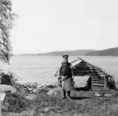 Bjursås, Falun. Rällsjön. Mittjels Erik och båthus.

