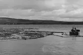 Uppströms Strömsundsbron.  Ihopkoppling av två tappar. Bakre delen kopplas ihop.