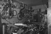 Tullen 1+6. Björn Wallgrens cykelaffär. Interiör av verkstaden.