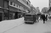 Örnbergs bageri. Bussen kommer.